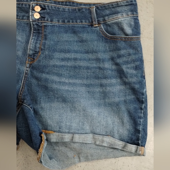 Old Navy Cury Profile Denim Blue Jean Shorts Women Size 22 Plus Regular - Picture 8 of 15